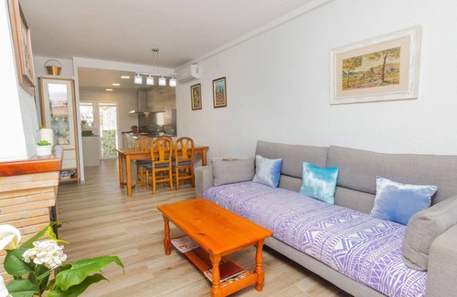 Cunit House | Stunning villa for 6 guests with A/C, WIFI, private pool, TV and patio