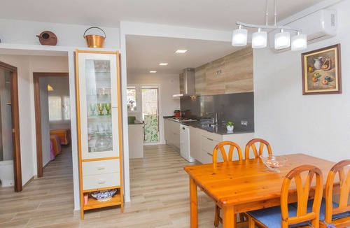Cunit House | Stunning villa for 6 guests with A/C, WIFI, private pool, TV and patio
