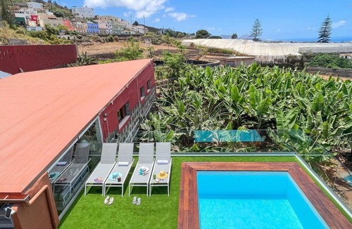 Arucas Villa | Stunning villa for 6 people with WIFI, pool, TV, patio and parking