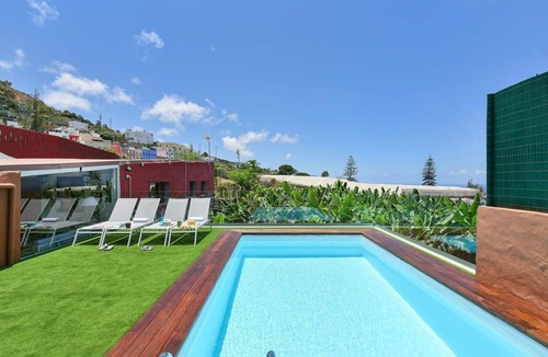 Arucas Villa | Stunning villa for 6 people with WIFI, pool, TV, patio and parking