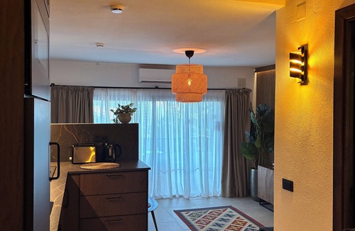 Los Cristianos Apartment | Stylish 1 Bed Apartment. Los Cristianos. Sleeps 4. 2 Pools. Air-con. Free WIFI.