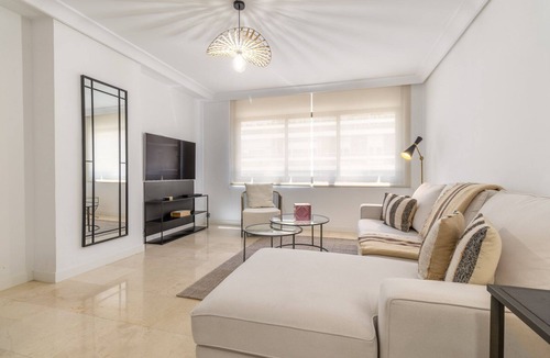 Castellana Apartment | Stylish and Bright Flat in Salamanca District