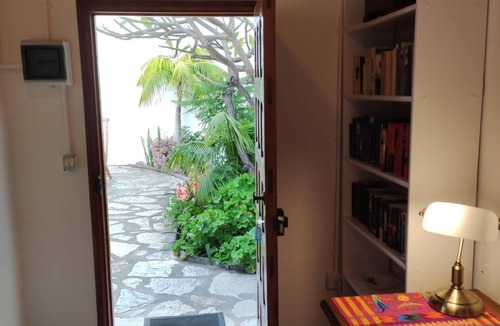 Hermigua House | Stylish and high-quality vacation home near the beach