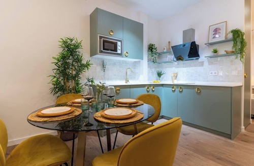 Torrefiel Apartment | Stylish apartment near the center of Valencia