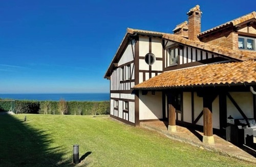Suances Villa | Stylish Host Cantabria, Villa al Mar