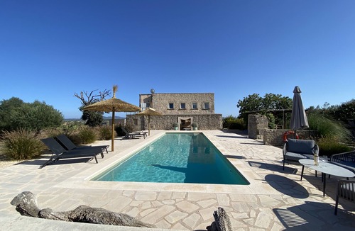 Vilafranca de Bonany Villa | Stylish, ultra-modern NATURAL STONE FINCA with a 12m x 4m saltwater pool!