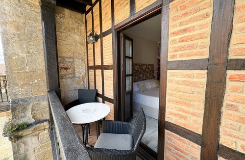 Santillana del Mar Apartment | Suite-Premium-Whirlpool bath-Terraza