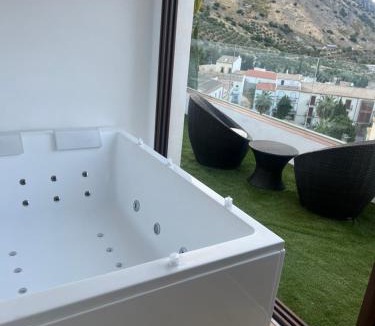 Albanchez de Magina Apartment | Suite romántica con yacuzzi privado en Mágina
