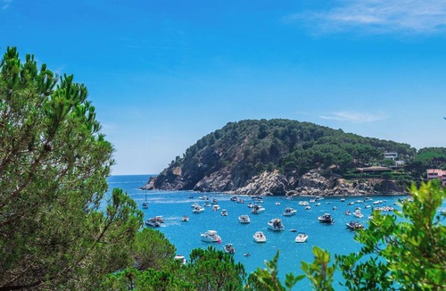 Palamos Boat Rental | Sun-Kissed Sailing Adventure in Cataluña