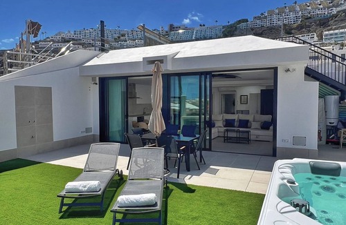 Puerto Rico Ski Chalet | SUN SEA & LOVE: Beachfront villa 33 meters from the sand