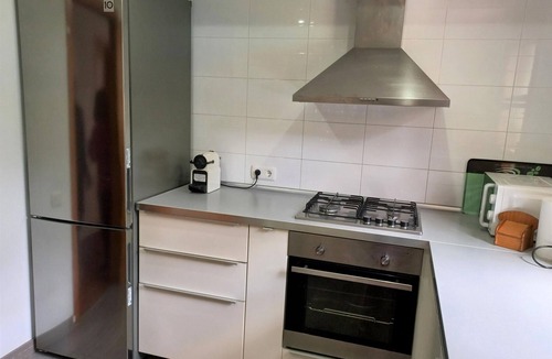 Bon Relax House | Sunny Retreat with Private Pool, BBQ, Garden & WiFi, Near Beach