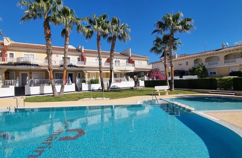 Quesada House | Super townhouse close to shopping, restaurants, cafes, golf course and beach😉
