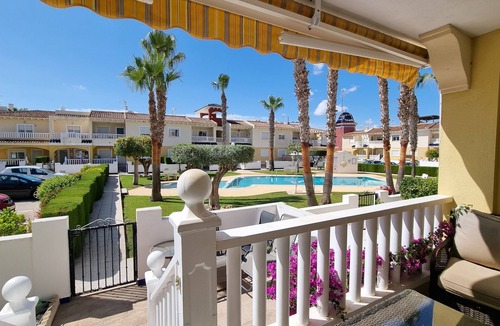 Quesada House | Super townhouse close to shopping, restaurants, cafes, golf course and beach😉