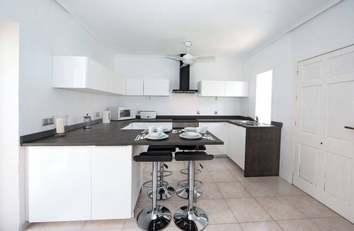 Rojales Villa | Superb Location with Great Outside Space