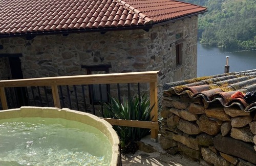Panton Cottage | Superior Villa in the Ribeira Sacra, A Gamela