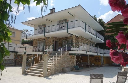 San Lorenzo de El Escorial Ski Chalet | Suyoluce, Chalet con Piscina Privada El Escorial