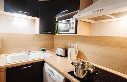 Ax-les-Thermes Apartment | Swimming pool, balcony, parking, tv, ski locker, 34m², Ax-Les-Thermes