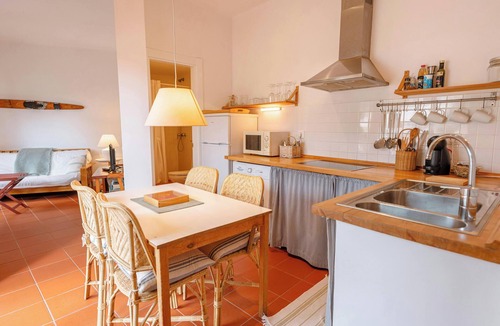 Tamariu Apartment | T5 · 🌊 Cozy Retreat 50m to Beach & Garden Escape