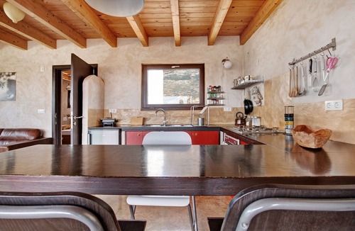 Villaverde Villa | Tayu Eco Villa – Mountain Views, Garden & Pool in Villaverde