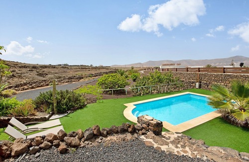 Villaverde Villa | Tayu Eco Villa – Mountain Views, Garden & Pool in Villaverde