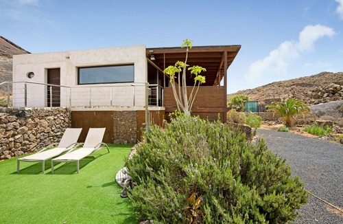 Villaverde Villa | Tayu Eco Villa – Mountain Views, Garden & Pool in Villaverde