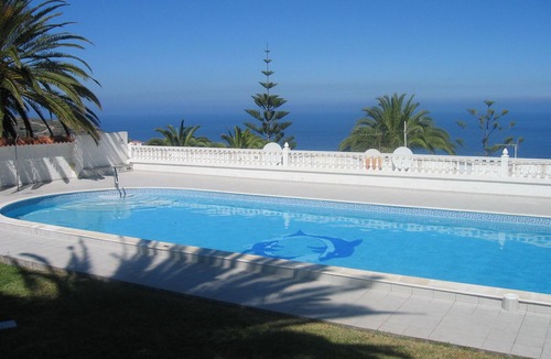 La Victoria de Acentejo Apartment | Teide y Mar Comfort Apartment with Pool for up to 2 Adults