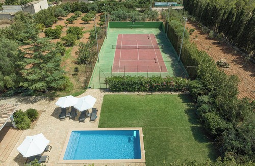 Alaro Villa | Tennis court, newly renovated and furnished chalet with pool