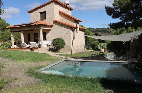 San Martin de Valdeiglesias Ski Chalet | The Brick House. Ideal for families with garden and swimming pool.