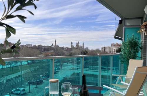 Barrio de Jesus Apartment | The Balcony of Ebro (parking option)