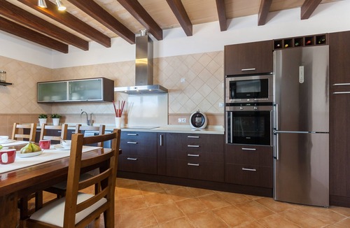 Maria de la Salut House | The best price with "Charming in the interior"
