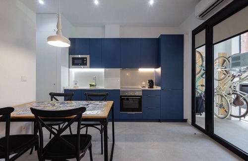 Jesus Apartment | The Ceramic Home I | AC & WiFi | Free Bikes Included