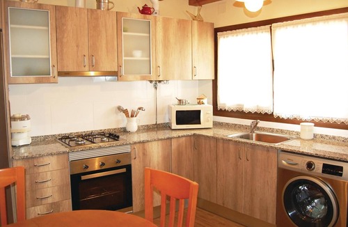 Santovena House | The cozy cottage "La Casina de Cirieñu" is located in the Asturian village of Cirieñu with 64 inhabi