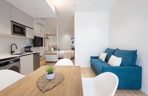 Nou Moles Apartment | The Green Apartment III by Florit Flats