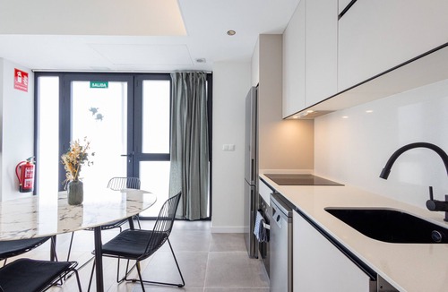 Nou Moles Apartment | The Green Apartment IV by Florit Flats