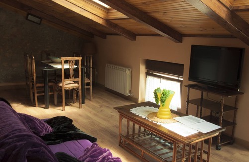 Acedo Apartment | THE HOUSE OF THE REBOUND. SaballaoSuite: 2 pers. sleep 135cm bed, living room-kitchen and bathroom