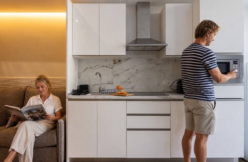 Safranar Apartment | The Patraix Suite 12 by Florit Flats