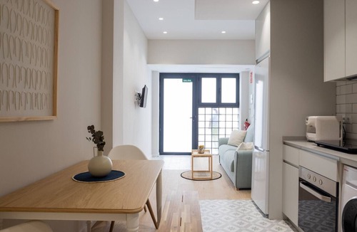 Valencia Province Apartment | The Sea Rooms III | AC & WIFI | 15 min Beach