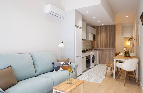 Valencia Province Apartment | The Sea Rooms V | AC & WIFI | 15 min Beach