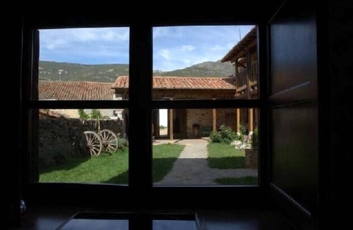 Montuerto Cottage | THE SHELTER. The Houses of Valdepielago, the Puerta del Paraiso.