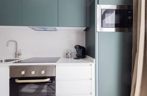 Jesus Apartment | The Sorolla Apartment IV | AC & WiFi | 4 Guests