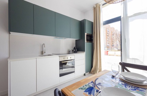 Jesus Apartment | The Sorolla Apartment IV | AC & WiFi | 4 Guests