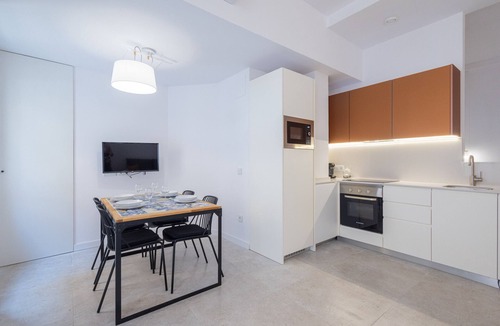 Jesus Apartment | The Sorolla Apartment VI | AC & WiFi | 4 Guests