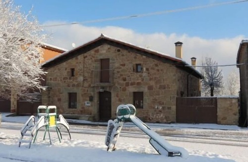 Hontoria del Pinar Cottage | The Stone House of the Village for 10 people