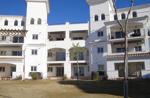 Jeronimo y Avileses y Balsicas de Arriba Apartment | This modern apartment on the 2nd floor is located in the Hacienda Riquelme golf resort.