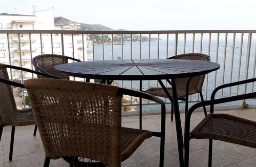 Almadraba-Canyelles Apartment | To your health, feet in the water