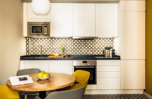 Sants Apartment | TOP CLASS 1 BDR NEW | Terrace | Metro | Wifi | Elevator | Bike room | Sleeps 2