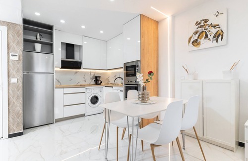 Torremolinos Apartment | Torremolinos: apartment in 1st line of sea