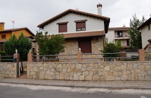 Navarredonda de Gredos Ski Chalet | Tourist Housing in Barajas (Gredos)