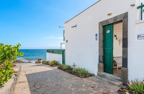 Poris de Abona House | Traditional Canary house next to the beach