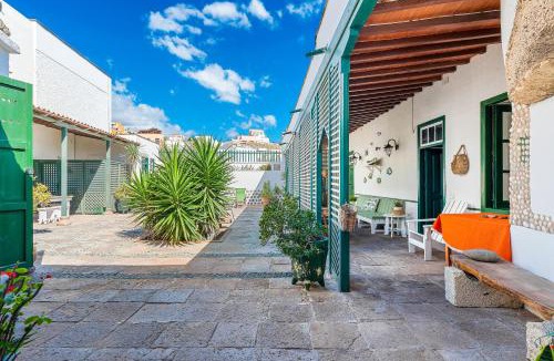 Poris de Abona House | Traditional Canary house next to the beach